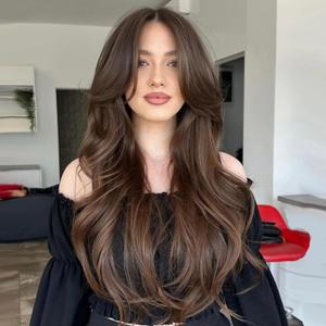 Long Dark Brown Wavy Layered Wigs with Curtain Bangs Brown Wig for Black White Women Synthetic Long Blonde Butterfly Haircut for Girls Daily Party Use