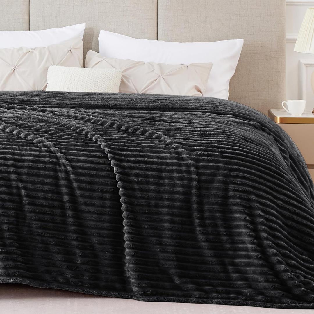 BEDELITE Fleece Blanket King Size  3D Ribbed Jacquard Soft and Warm Decorative Fuzzy Blankets  Cozy, Fluffy, Plush Lightweight Throw Blankets for Couch, Bed, Sofa(Black, 108x90 inches)
