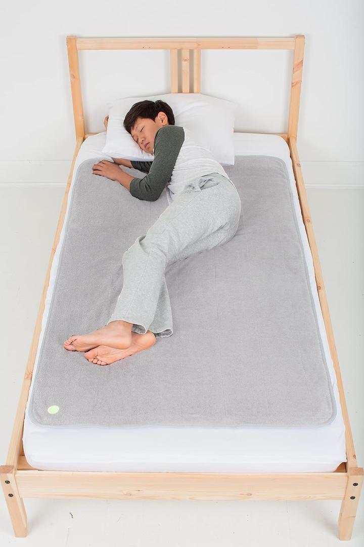 PeapodMats Bedwetting & Incontinence Waterproof Bed Mat - Reusable Underpad. Secure Placement & Breathable. Washable. Enviro Friendly 3x5 (Light Gray) Mattress Protector & Pee Pad for Kids & Adults (3x5 ft (Pack of 1))