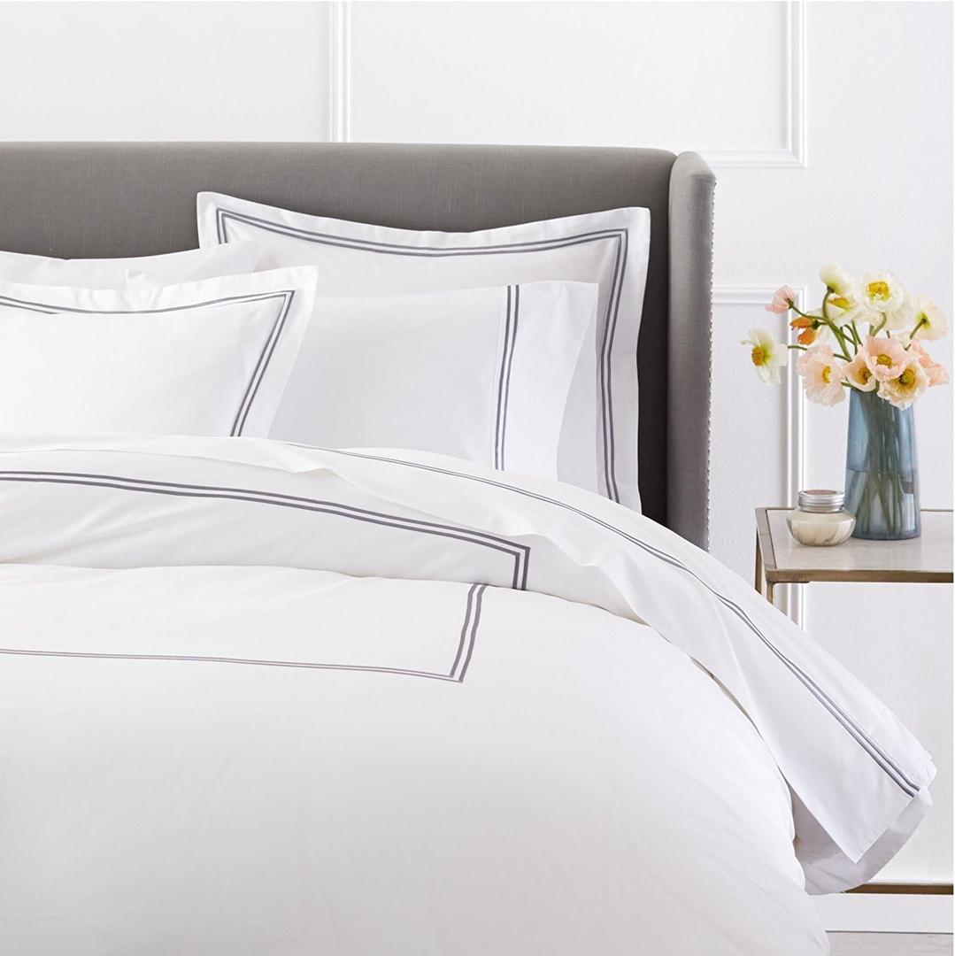 BedDecor Luxury Soft Brushed 400-Thread-Count Egyptian Cotton Embroidered Duvet Cover Set with Beautiful 2-Stripe Embroidery - - Full/Queen - White/Silver Grey