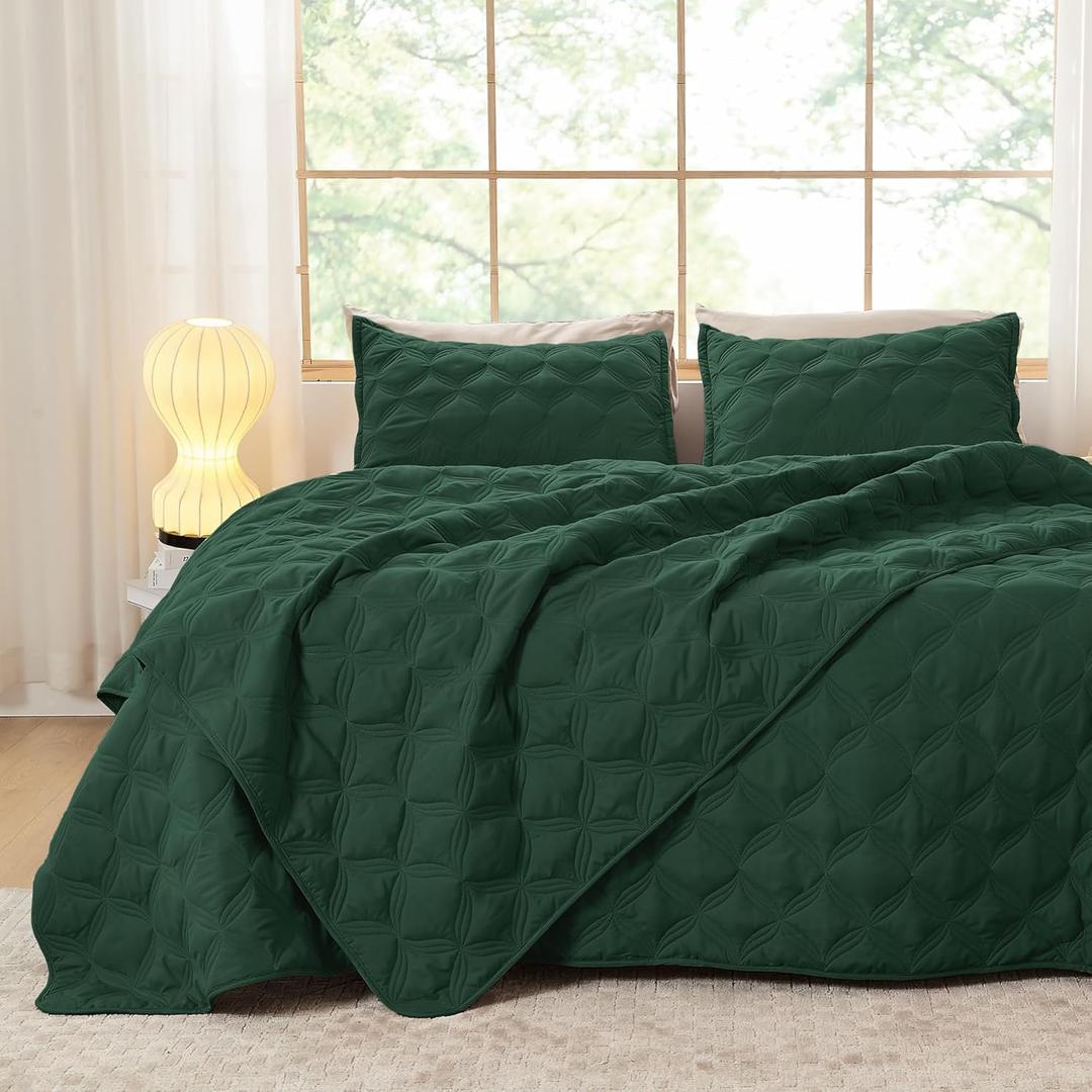 Litanika Oversized King Quilt Bedding Set, 128x120 Inch Super King Emerald Green Comforter Bedspreads Lightweight Bed Coverlets Boho Bedding Cover Decor All Season, 3 Pieces (1 Quilt, 2 Pillowcases)
