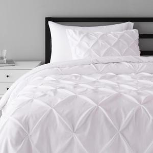 Amazon Basics Soft, Lightweight Twin Size Comforter Sets, All-Season Down-Alternative 2-Piece Bedding Set, Pinch Pleat Design, Twin/TwinXL Size, Bright White