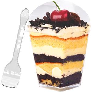 YunKo 50 Pack 5oz Square Clear Plastic Dessert Cups with Lids and Spoons,Mini Parfait Cups for Yogurt, Jello, Mousse,and Snacks,vasos para postres con tapa