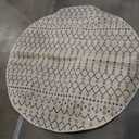 JONATHAN Y Moroccan Geometric Indoor Outdoor Round Area Rug 5 Ft Beige/Navy, Ourika Textured Weave for Backyard, Patio, Porch, Easy-Cleaning, High Traffic, Pet-Friendly, Non-Shedding (SMB108H-5R)