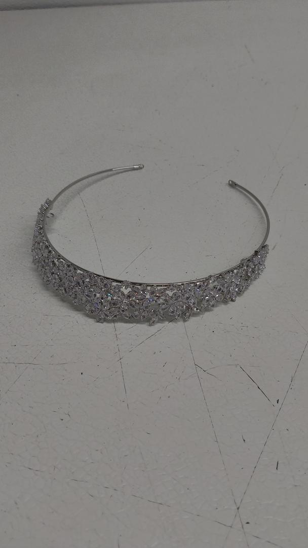 Bridal Headbands Adorned with Shimmering Crystals, Exquisite Floral Details Headpieces,Ideal Jewelry for the Elegant and Stylish 