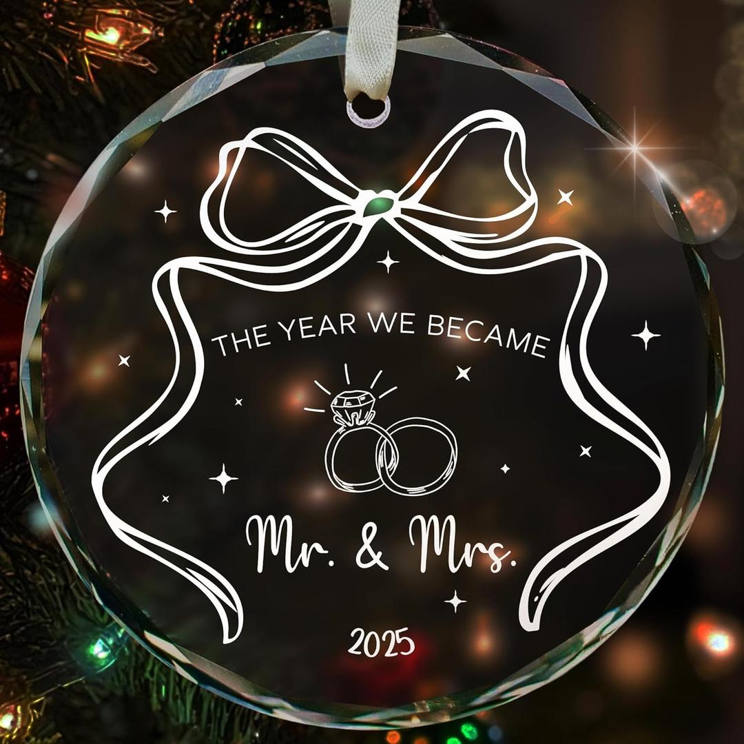 4 x First Christmas Married Ornament Gifts for Couple, 2025 Mr. & Mrs. Newlyweds Wedding Ornaments for Christmas Tree, Acrylic