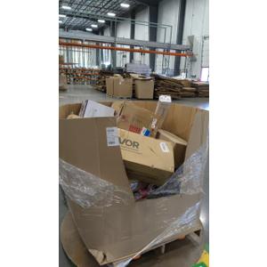 Pallet of salvage items
