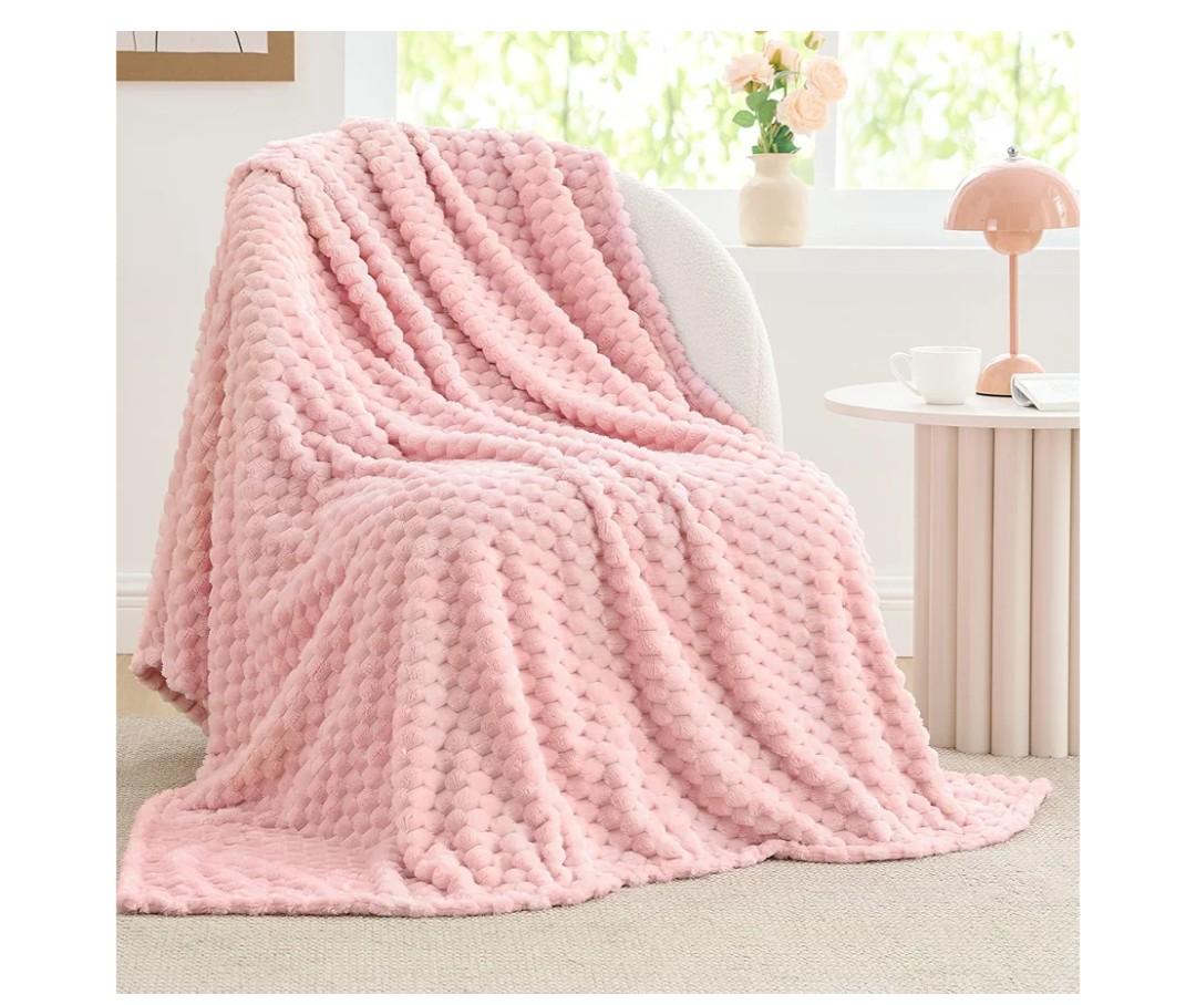 BEDELITE Fleece Decorative Blanket - 3D Jacquard Pink Throw Blankets for Women's Couch & Bed, Soft and Cozy Warm Plush Fluffy Blanket, Cute Birthday Gift for Women, 50x60 Inches