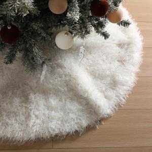 Halloscume 48 Inch Curly Wool Fur Christmas Tree Skirt, White Thick Plush Faux Fur Tree Skirt Luxury Soft for Home Xmas Party Holiday Indoor Decor(2.6 Lb/ 1200 g)