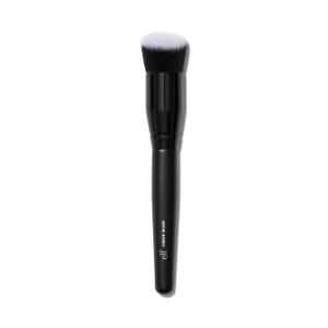 e.l.f. Camo Liquid Blush Brush, Angled Blush Brush Ideal For Applying & Blending Colors On Cheeks, Soft, Dense Bristles, Vegan & Cruelty-free