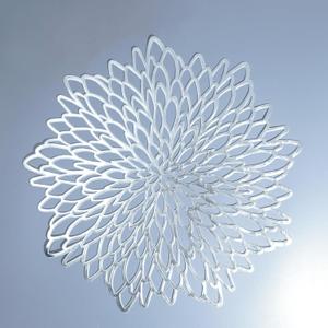 Snowkingdom 12 Pack of Silver Placemats Metallic Vinyl Dinning Table Mats, Round Flower Charger Plates Decoration Bulk for Winter Holiday Christmas Thanksgiving Party