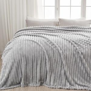 NEWCOSPLAY Super Soft Queen Blanket Light Grey Premium Silky Flannel Fleece 3D Ribbed Jacquard Lightweight Bed Blanket All Season Use (Light Grey Ribbed, Queen(90"x90"))