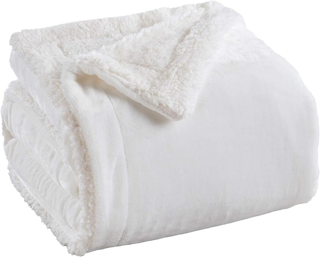 Great Bay Home Sherpa Fleece and Velvet Plush Full/Queen Throw Blanket White | Thick Blanket for Fall and Winter | Cozy, Soft, and Warm Fleece Throw Blanket | Cielo Collection