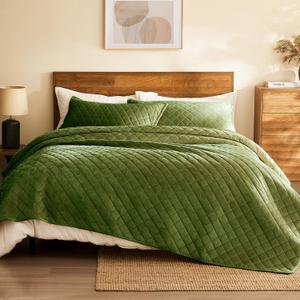 L'AGRATY Velvet Quilt King Size: 3-Piece Reversible Luxury Velvet Bedding Comforter Set - Lightweight Oversized Quilted Bedspread Coverlet with 2 Pillow Sham for All Season - Olive Green Quilt