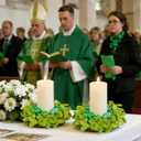 St. Patrick's Day Small Candle Rings, 8 Pcs Shamrock Wreaths with Glitter Shamrock Clovers for Table Centerpieces, Front Door, Wall, Window Indoor Outdoor Holiday Decor