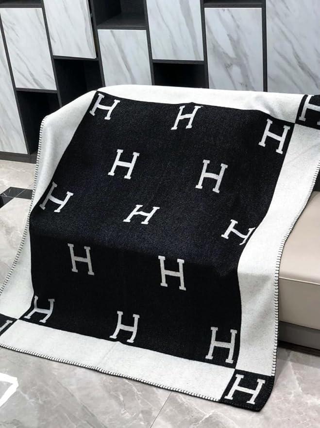 H Blanket Sofa Throw Blanket Soft and Comfortable Blanket Suitable for Sofa and Living Room