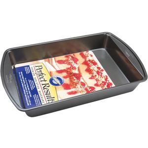 Wilton Perfect Results Nonstick Oblong Cake Pan, 13 by 9 by 2-Inch, Silver