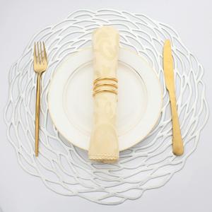 Evevde Silver Round Placemats for Dinner Table Set of 6 Metallic Plastic Vinyl Place Mats No-Slip Wipeable 6Pcs Table Mats for Daily Use Wedding Anniversary Kitchen Table Decoration(Dia:15inch/38cm)