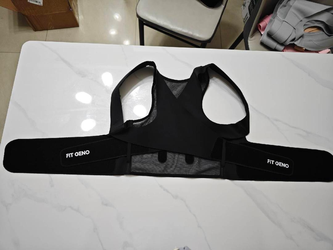 Fit Geno Posture Corrector for Women & Men: Adjustable Lightweight Upper Back Brace for Neck Shoulder & Upper Back Pain Relief - Improve Posture Correct Hunchback Slouching Kyphosis Invisible Under Clothes (M/L Under Bust 32"-45")