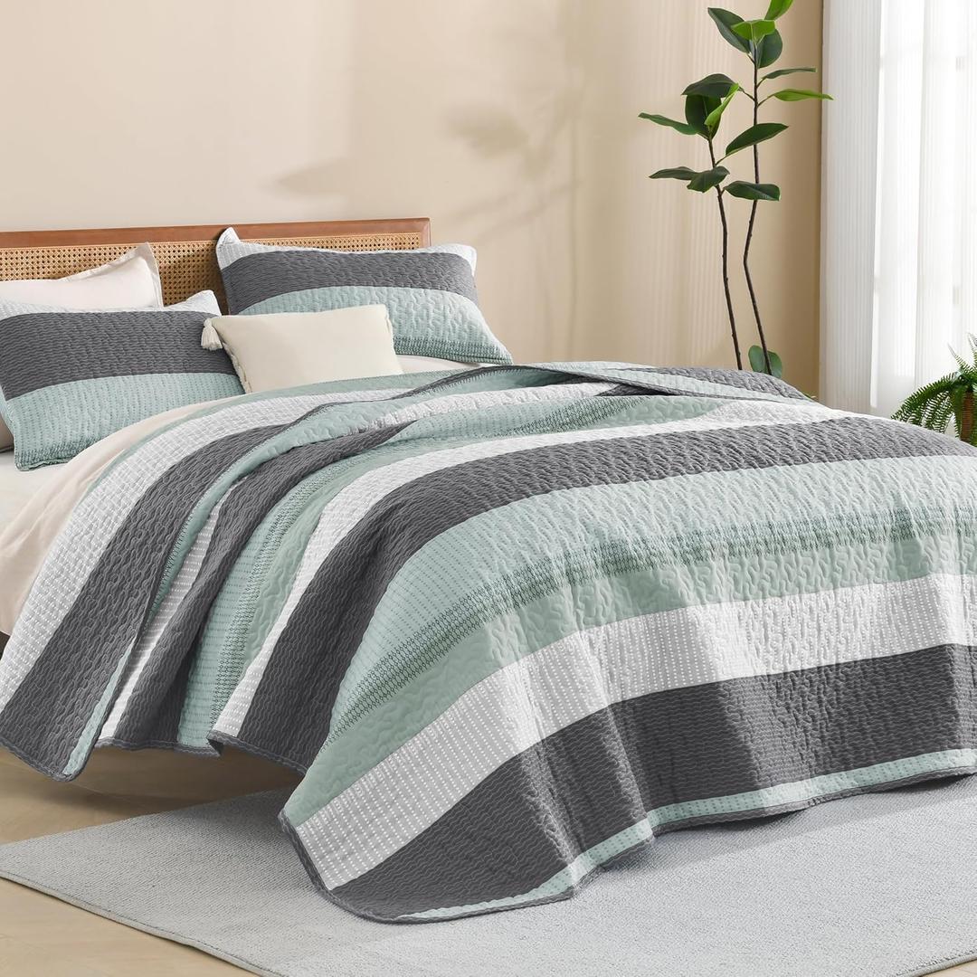 Litanika Quilt Queen Size Sage Green, Stripe Patchwork Summer Bedspread Coverlet 3 Pieces, Soft Lightweight Microfiber Quilted Bedding Set for All Season(1 Quilt, 2 Pillowcases) (Queen(96*90in))