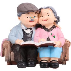 Old Couple Figurines,Loving Elderly Couple Figurines Romantic Couple Sculpture,Present for Valentine's Day Anniversary Wedding (12.5X12X9CM)