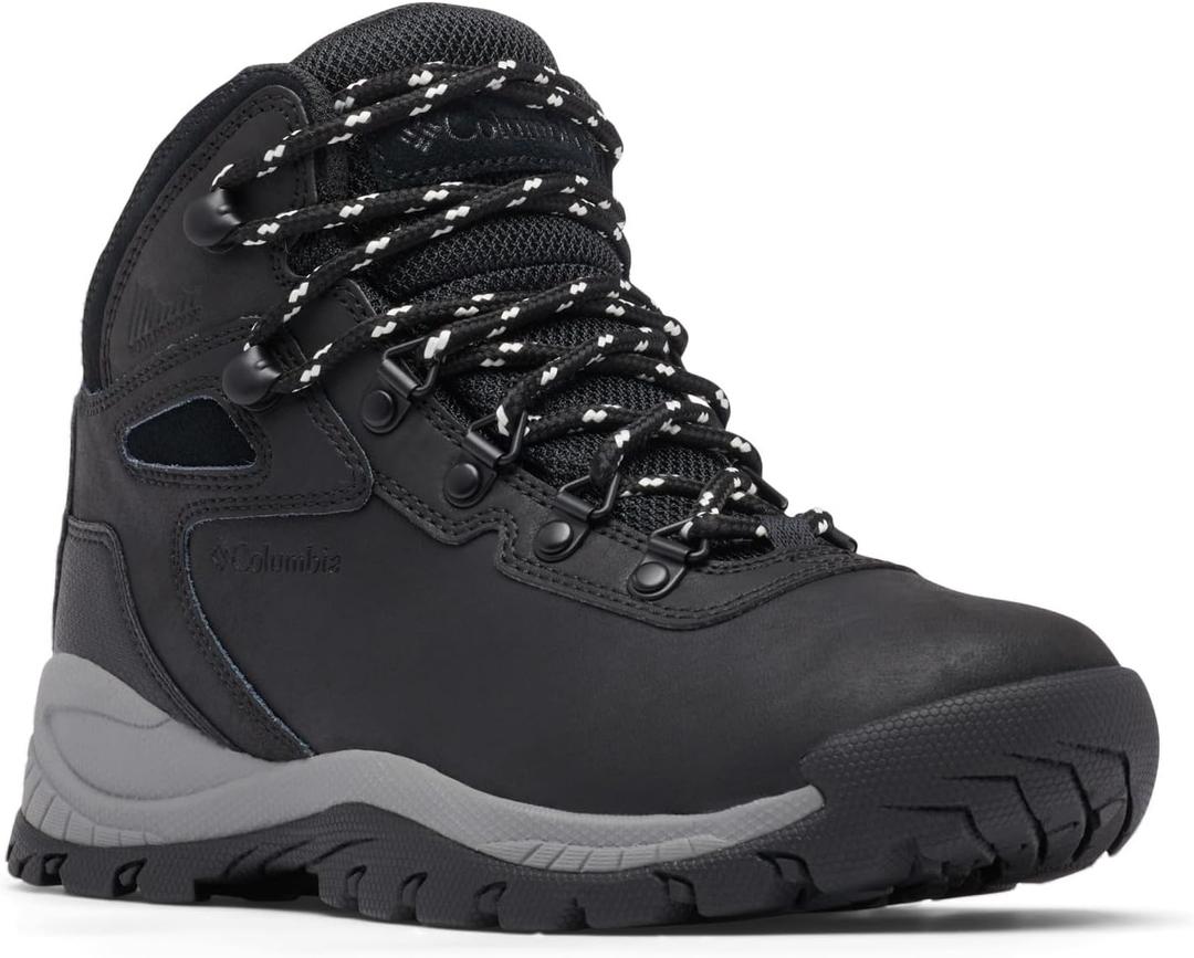 Columbia Women's Newton Ridge Plus Hiking Boot (6, Black/Chalk)