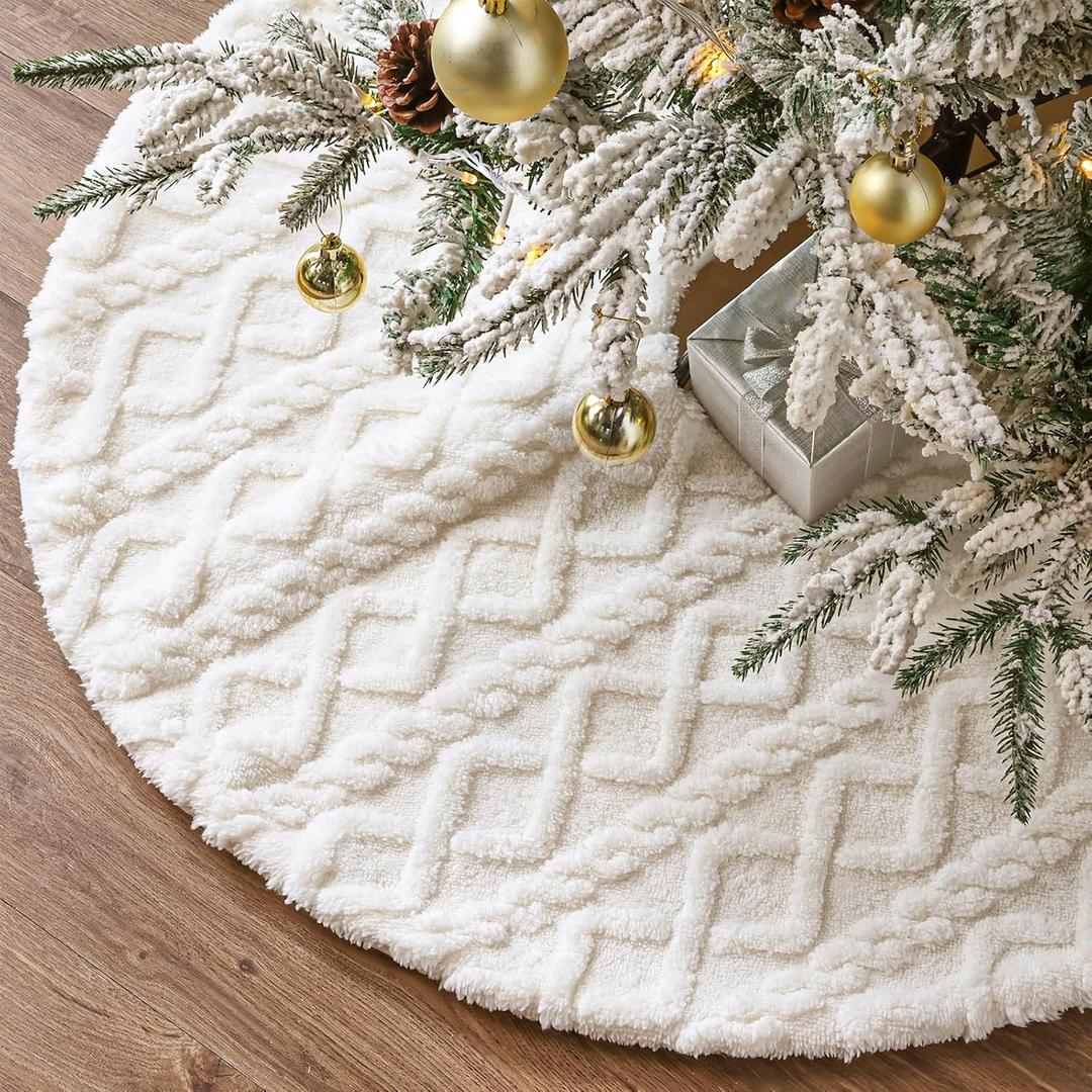 Faux Fur Christmas Tree Skirt: 36 Inch White Plush Faux Fur Christmas Tree Cover with Crossed Diamond Textured Pattern, Rustic Christmas Tree Decorations for Merry Christmas Home Décor Xmas Indoor