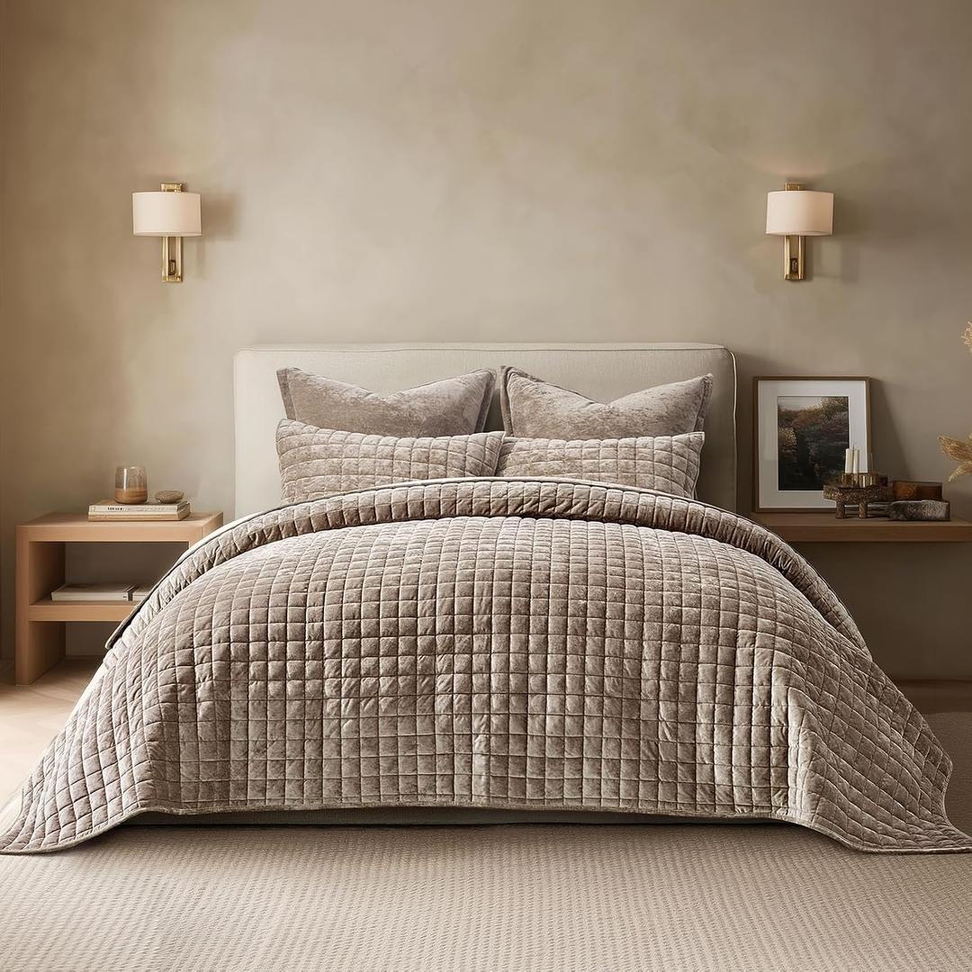 RECYCO Luxury Velvet Quilt King Size Bedding Set, Ultra Soft Velvet Comforter Set, Lightweight Quilted Channel Box Stitch Oversized Bedspread Coverlet for All Season, with 2 Shams, Natural Tan, King/Cal King