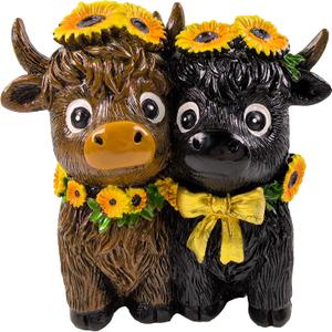 1 PCS Couple Highland Cow Figurine Spring Sunflower Highland Cow Gnomes Resin Statue Calf Lovers Gifts for Summer Home Garden Kitchen Office Tiered Tray Table Decor