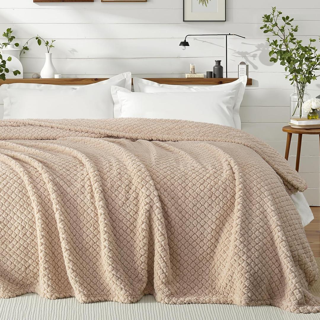 Exclusivo Mezcla Queen Size Fleece Blanket for Bed, Soft Warm Throw Blanket for Fall Winter, Cozy and Lightweight Decorative Bedding Blankets, 90x90 Inches, Camel