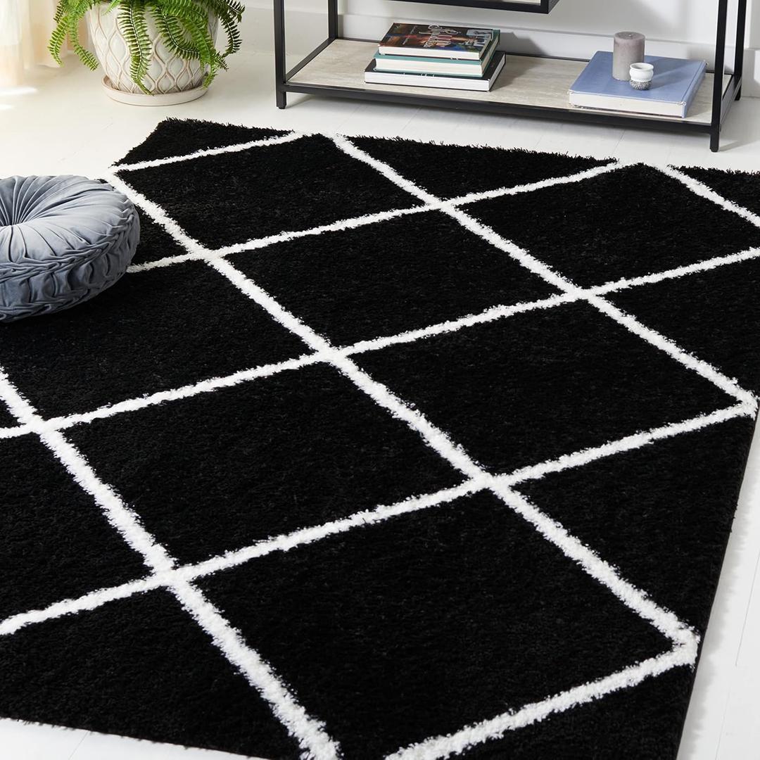 SAFAVIEH Tahoe Shag Collection Accent Rug - 4' x 6', Black & White, Trellis Design, Non-Shedding & Easy Care, 1.2-inch Thick Ideal for High Traffic Areas in Entryway, Living Room, Bedroom (THO676Z)