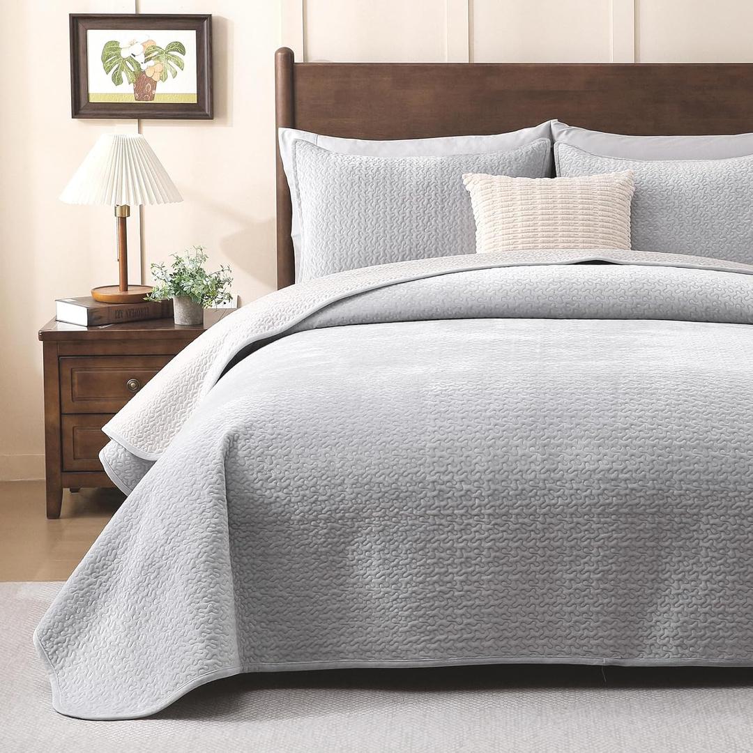 Velvet Quilt Set King Size - 3-Piece Lightweight Bedding, Soft Velvet Comforter, Oversized Bedspread Coverlet for All Season, Soft Gray