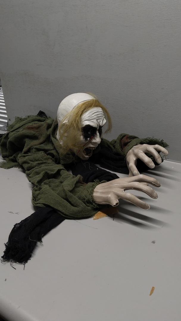 Halloween Decorations Outdoor Light-Up Zombie Groundbreaker with blpodstain and Creepy Sound for Halloween Outdoor, Lawn, Yard, Patio Decoration, Halloween Haunted House Decorations