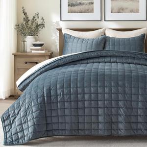 EVERGRACE Pearl Velvet Quilt Set King Size, Luxurious Soft Velvet Comforter Set, Lightweight Oversized Bedspread Coverlet, Box Stitch Quilted Bedding Sets for All Season, with 2 Shams, Stormy Blue (King/Cal King (108" x 96")
