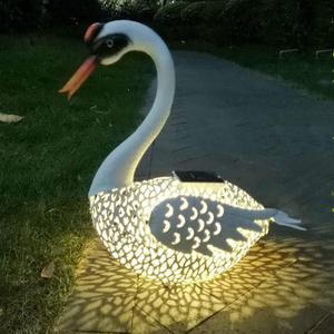 HIIGH Outdoor Garden Solar Lights, Decorative Swan Sculptures Pathway Stake Metal LED Lamp, Waterproof Yard Art Ornaments for Patio Walkway Pathway Lawn Decor,15.5inch