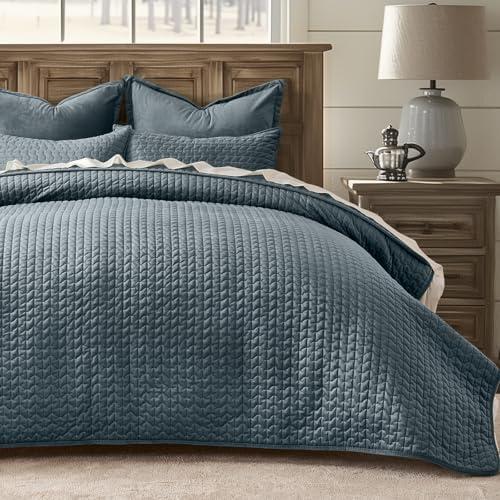 EverGrace Luxury Velvet Quilt Bedding Set King Size 3 Pieces with Pillow Shams, Soft Cross-Stitch Velvet Comforter Set, Lightweight Coverlet Bedspread for All Seasons, Stormy Blue