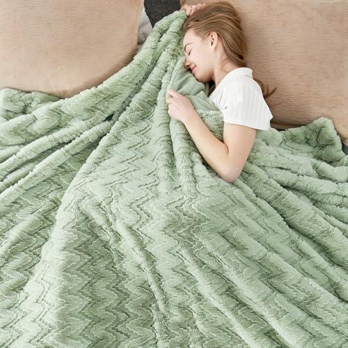 Cozy Bliss Faux Fur Textured Throw Blanket for Bed Super Soft Fuzzy Couch Blanket Gift for Women Premium 3D Ribbed Jacquard All Season Use Sage Green Zigzag 60"*80"