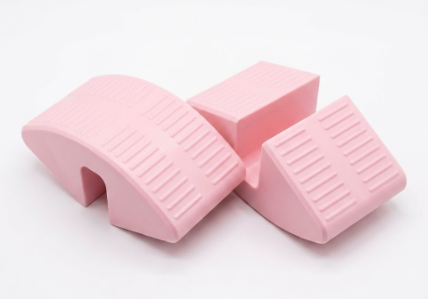 WJCJTJL Dorm Bed Ladder Foot Support – Durable Plastic Step Pad with Anti-Slip Surface for Loft Beds – Foot Saver, Easy Snap-On Design, Fits Most College Dorm Bed Ladders (Pink (2 Pack))