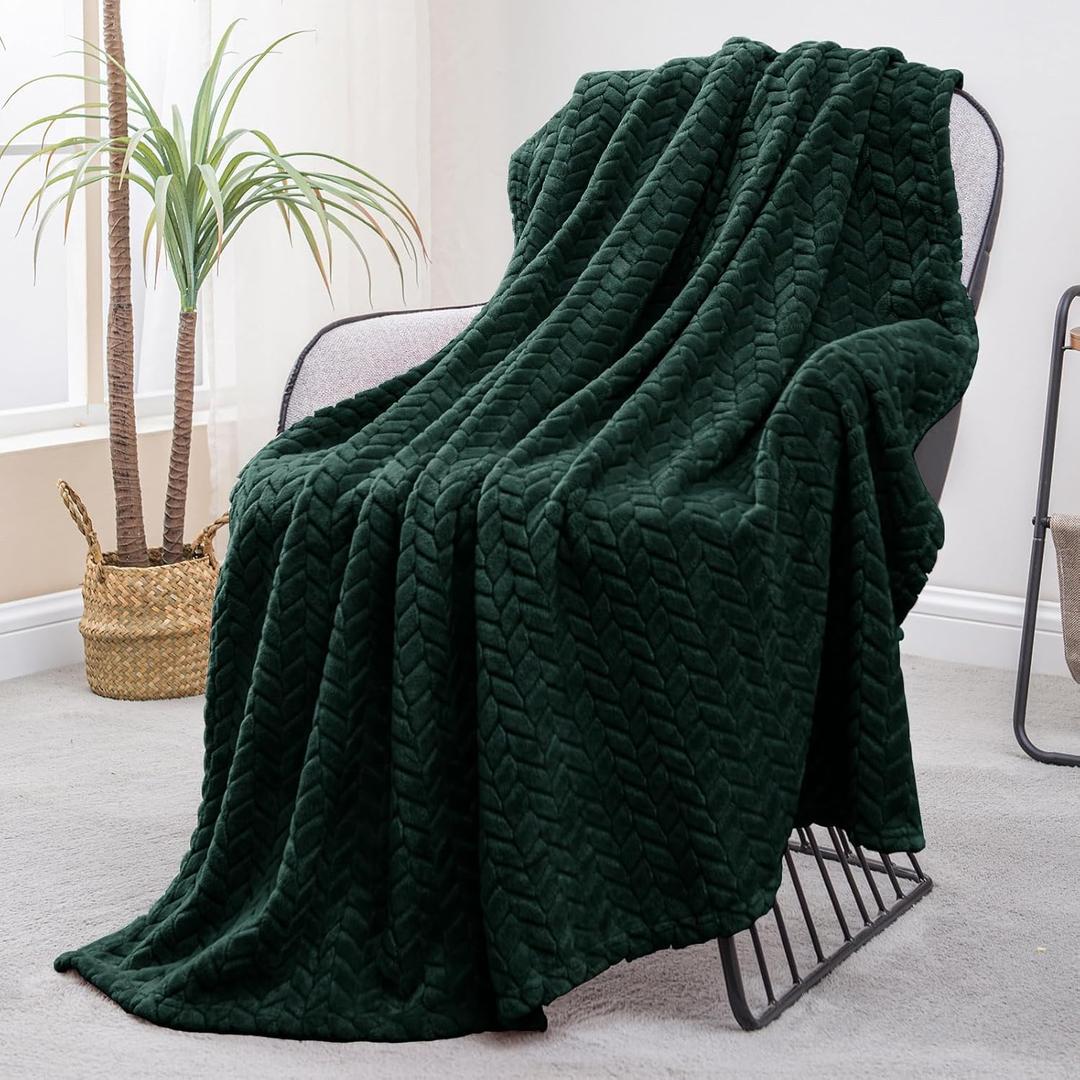 Exclusivo Mezcla Fleece Throw Blanket for Couch and Bed, 50x70 Inches Soft Cozy Jacquard Flannel Blankets, Lightweight Fuzzy Plush Warm Throws for Women, Forest Green