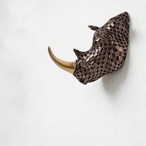 Rhino Head Wall Sculpture 3D Resin Animal Rhinoceros Statue Wall Hanging for Home Living Room Bedroom Office Entryway Bar Wall Decor Brown