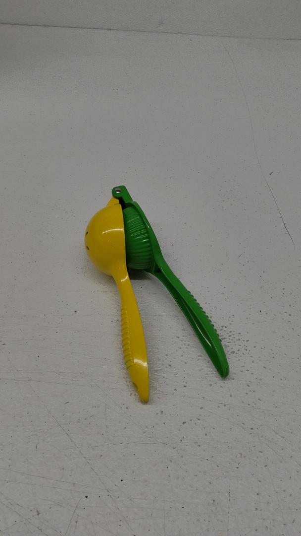 ZESTYMAX 2-in-1 Citrus Squeezer - Efficient Handheld Juicer for Lemon and Lime - Extracts Maximum Juice - User-Friendly Design - Robust and Durable Manual Squeezer (Yellow & Green)