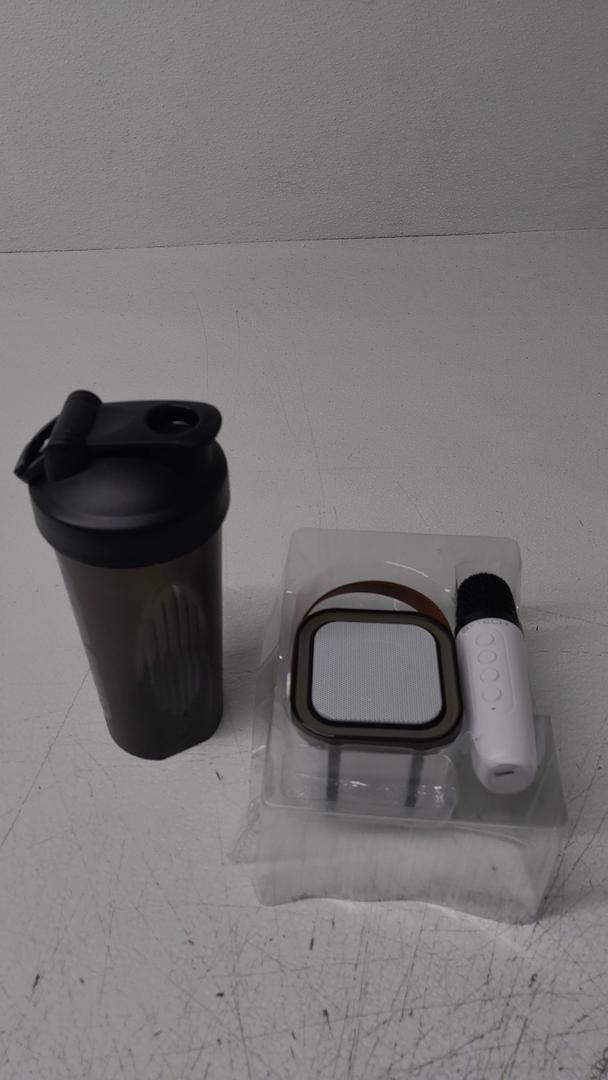 20oz Shaker Bottle，Leak Proof Sports Shaker Cups for Protein Shakes，Shaker Bottle for Pre Workout and Travel To Go，BPA Free & Easy Clean,Black And Mini Karaoke Machine Speaker for Kids Adults,Portable Bluetooth with 1-2 Wireless Microphones,Christmas