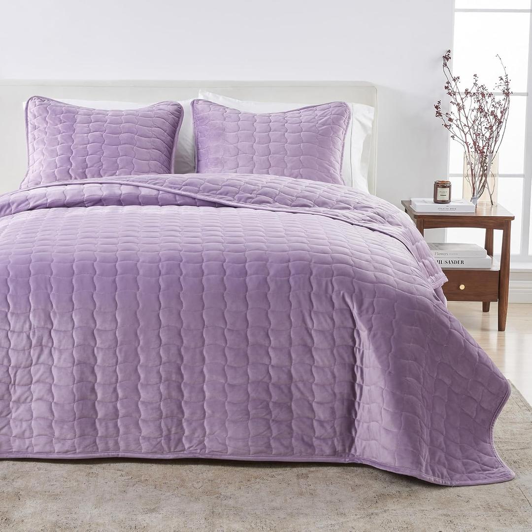 King Size Velvet Quilt and Shams Set - Dual-Sided Luxury Velvet, Heavyweight 3-Piece Bedding Set - Ultra Soft, Quilted Box-Stitched and Down-Alternative Fill (King / California King, Lavender)