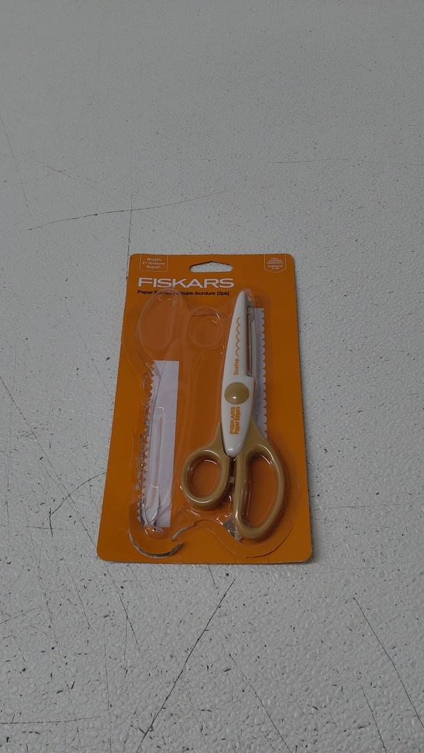 FISKARS PAPER EDGERS / PINKING AND SCALLOP 1Piece