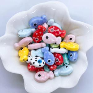 Decoendiy 50Pcs Porcelain Ceramic Fish Beads, Ocean Sea Beach Animal Beads, Fish Shaped Printed Loose Spacer Bead for DIY Necklaces Bracelets Crafts Supplies (Mix)
