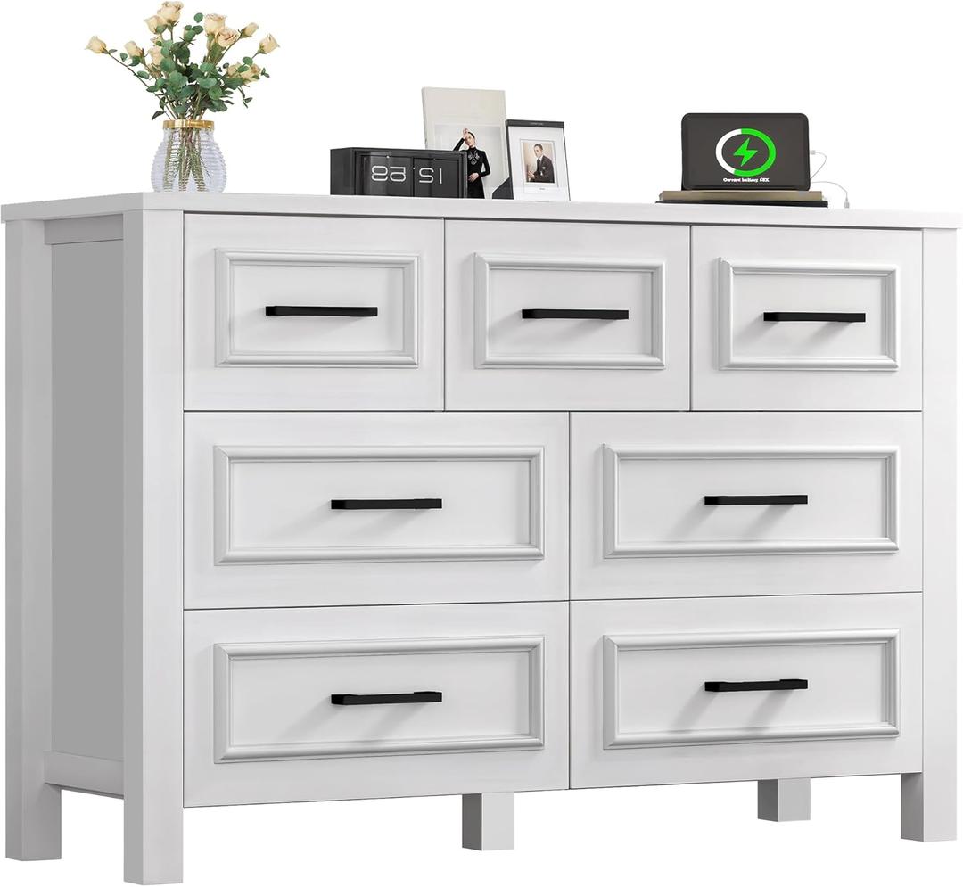 YITAHOME 7 Drawer Dresser with Built-in Power Outlet, Wood Dresser TV Stand with Large Drawers and Bar Handles, White Chest of Drawers for Living Room, Entryway