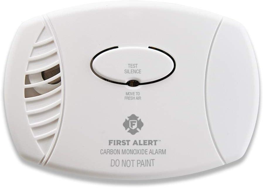 First Alert Carbon Monoxide Detector, Plug-In Alarm with Battery Backup, CO606, White, 1-Pack
