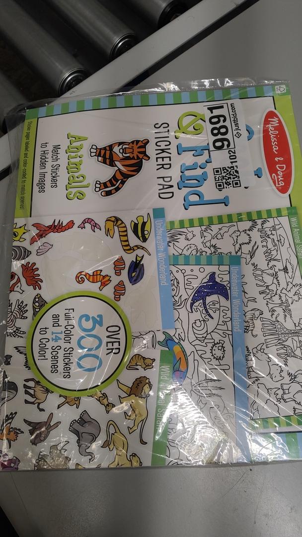 Melissa & Doug Seek and Find Sticker Pad, Animals (400+ Stickers, 14 Scenes to Color) Search and Find Sticker Pads, Arts and Crafts Activity for Kids Ages 4+ - FSC-Certified