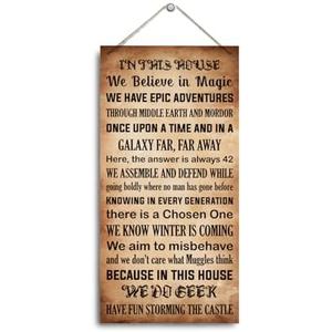 Pack of 4 In This House We Believe In Magic Sign, Farmhouse Decor for Front Door, Decoration Hanging Wall Plaque Wood Sign, Vintage Home Decoration, Porch Wall Decoration, Garage Decor, Decoration for Cafe Pub Coffee Bar Color 12