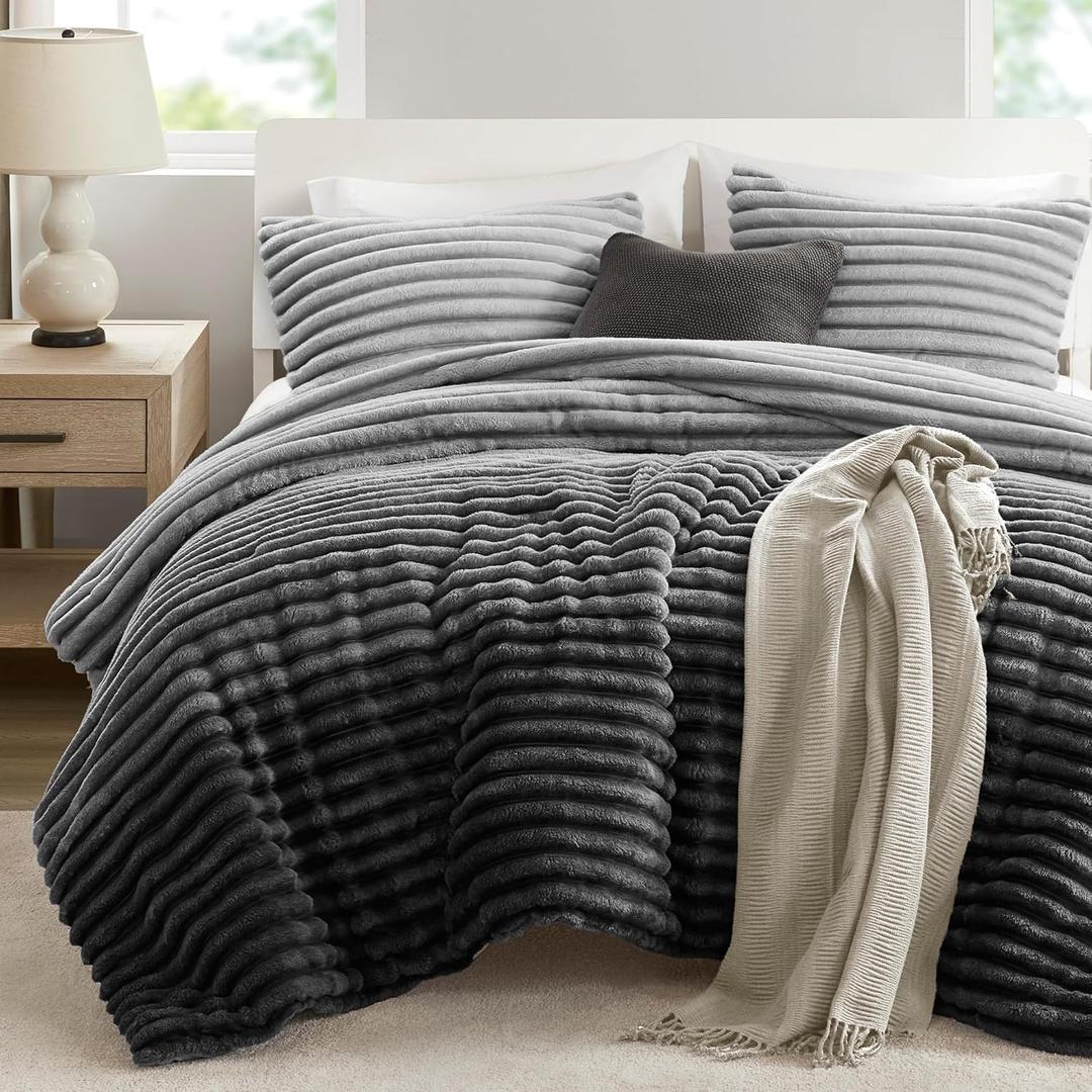 Intelligent Design King Comforter Set, Plush Bedding, Microfiber Reverse, 3 Piece, Lightweight, Super Soft Ribbed Velvet Comforter 2 Shams, All Season Fluffy Bed Set, Avril, King/Cal King Grey Ombre